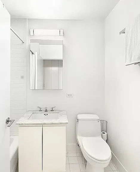 322 W 57th St #35V — Photo 4