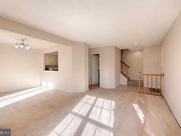 5th image of 2256 N Tollgate Cir