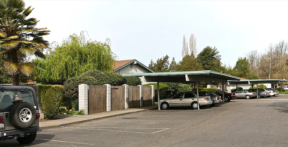 Mayette Apartments — Photo 2