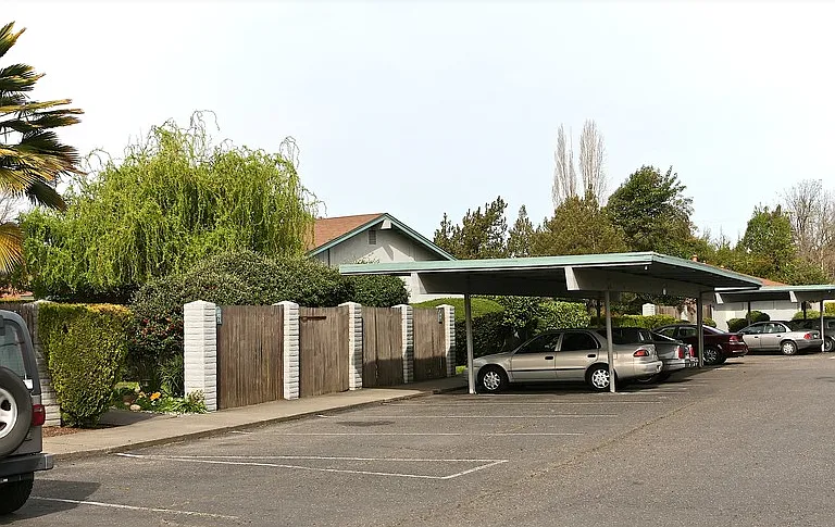 Mayette Apartments — Photo 1