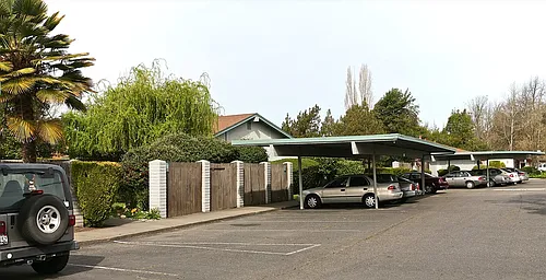 Mayette Apartments Photo 1