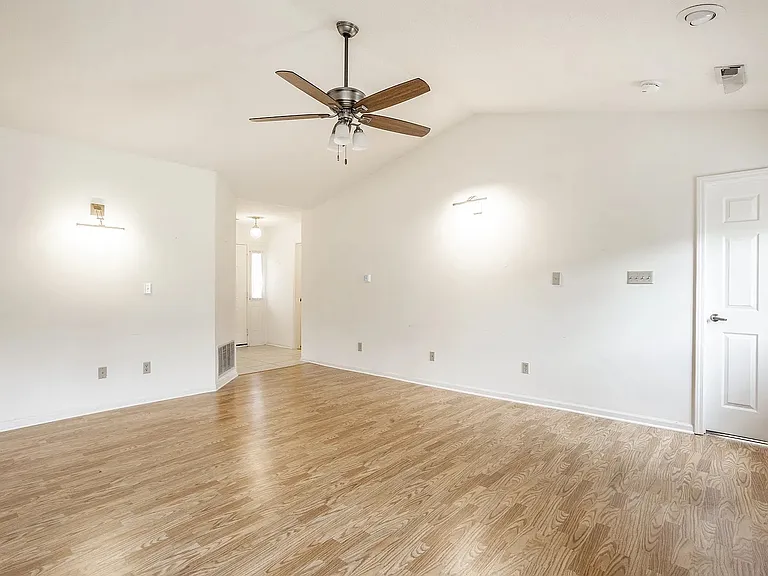 1911 Maple Park Dr — Photo 9