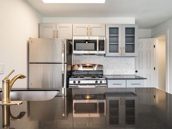 4th image of 1309 Blair St APT 3