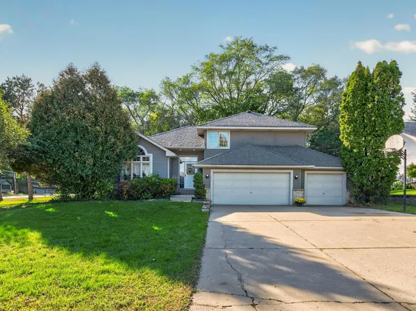 2883 Duluth St, Maplewood, MN 55109