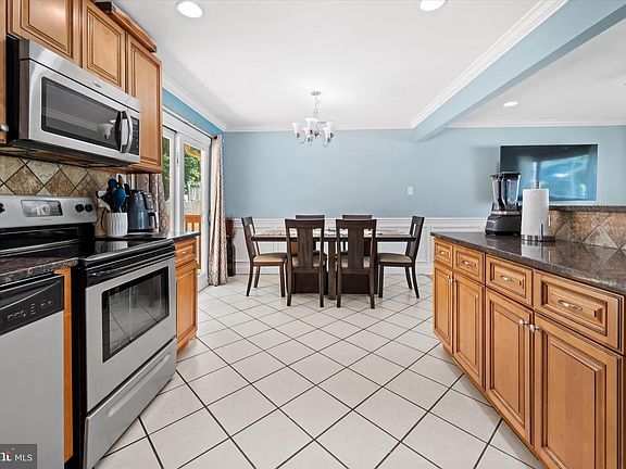 5th image of 129 Scottfield Dr