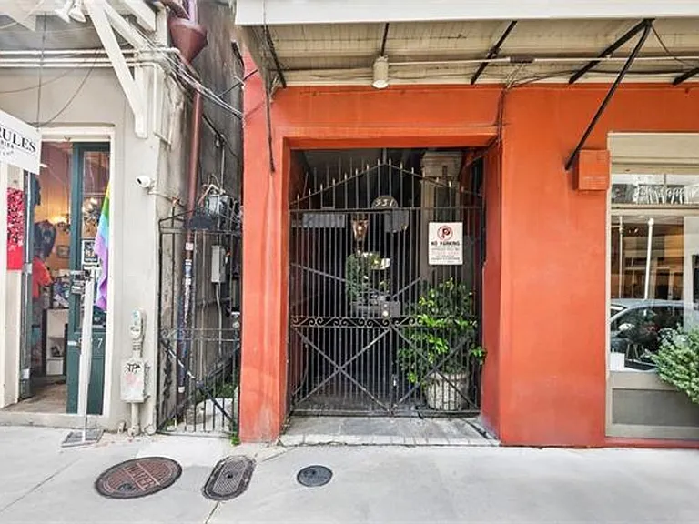 931 Royal St #5 — Photo 3