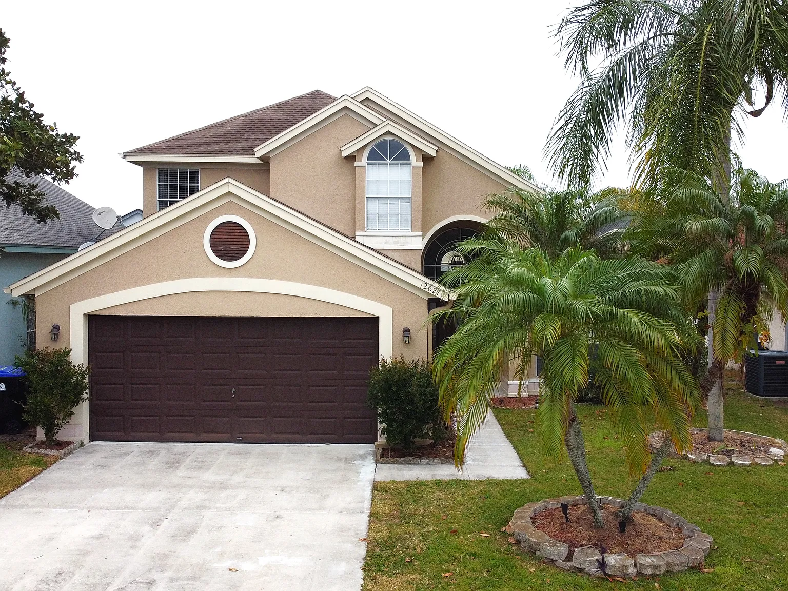 4 bed, 1956 sqft, $800 — Photo 1