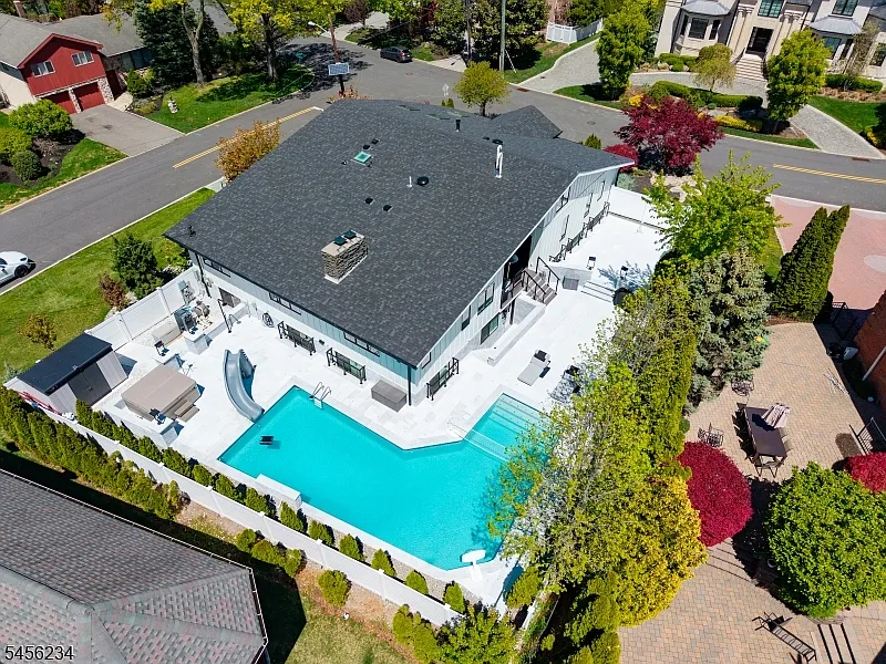 6 bed, 5.5 bath, $22,500 — Photo 3