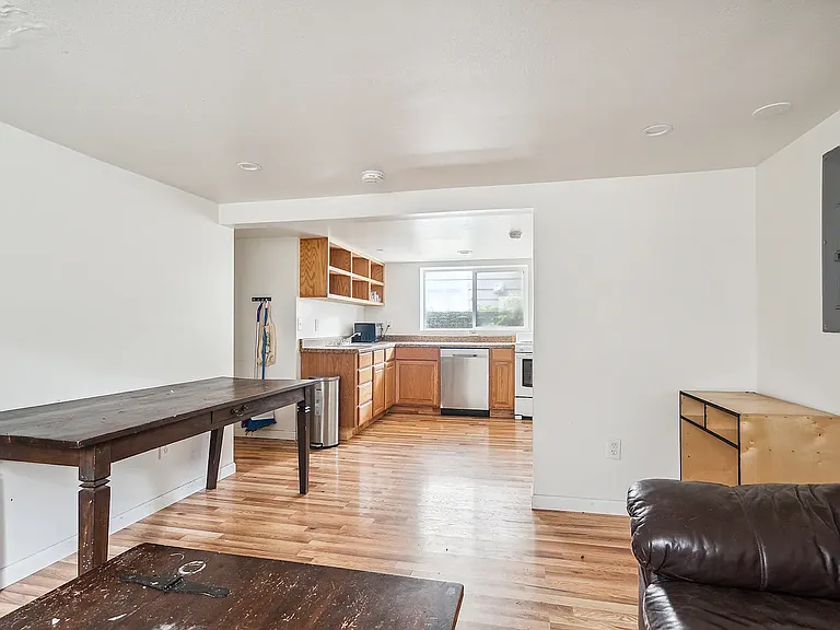 4708 7th Ave NE #B — Photo 4