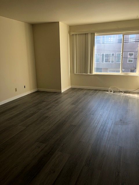 1st image of 230 27th Ave