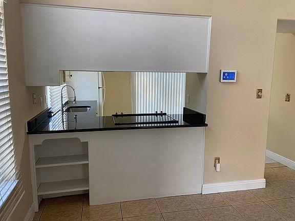 3rd image of 2530 Davenport Cir