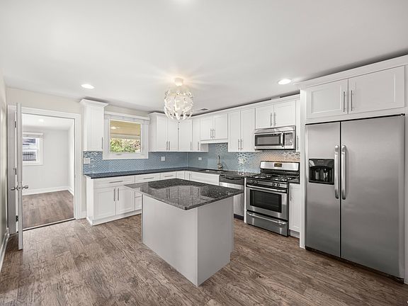 5th image of 7823 W 98th Pl