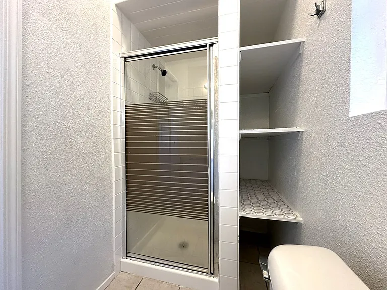 3202 Grand- 5 Unit — Photo 13