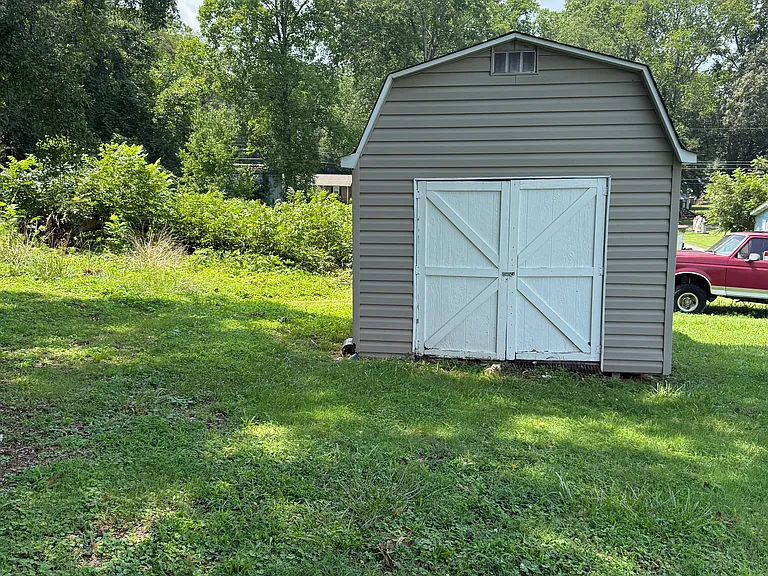 1606 Post Rd S — Photo 3