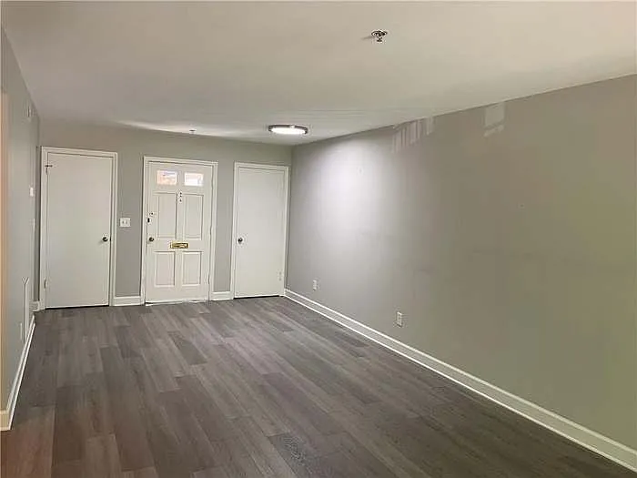 3117 Colonial Way #J — Photo 8