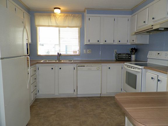 3rd image of 273 Country Club Cir W