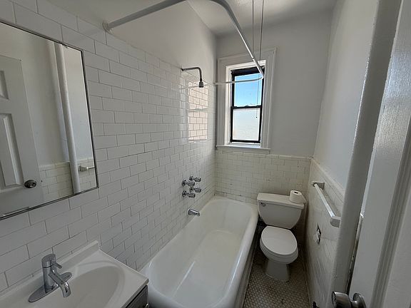 4th image of 548 52nd St APT 3D
