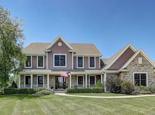 393 Sunshine Dr, Hartland, WI 53029