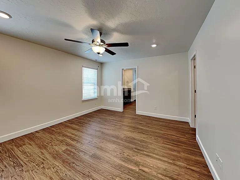 3028 E North Village Dr — Photo 9