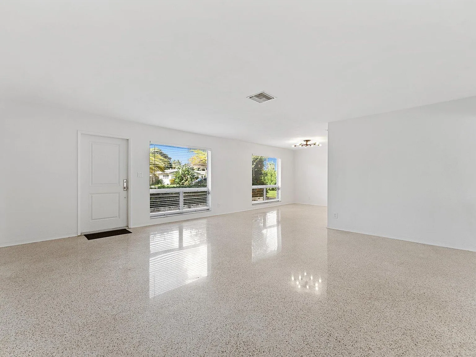 2 bed, 2.0 bath, 1584 sqft, $3,450 — Photo 4