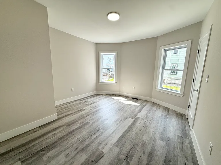 10 Cawfield St #1R — Photo 5