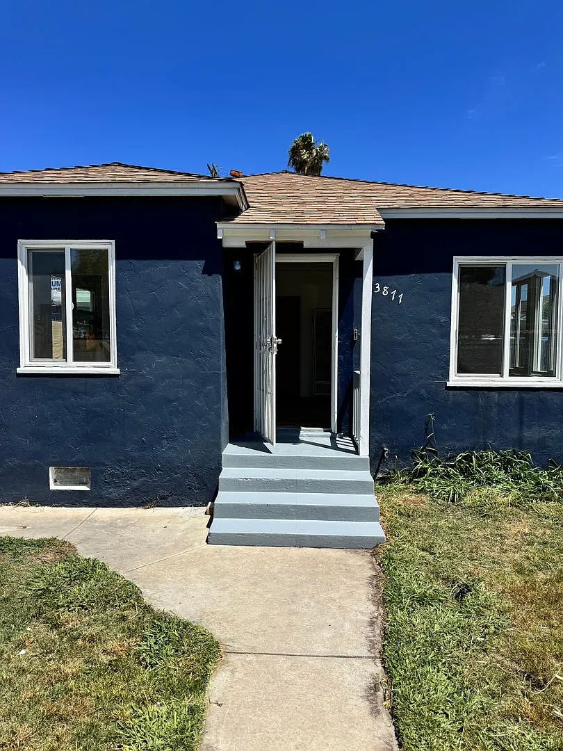 Building Photo - 3877 Chamoune Ave