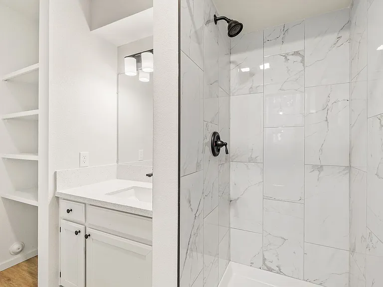 3325 E Lockett Rd — Photo 36