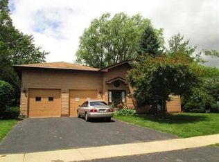 7 Green Oaks Dr #A, Crystal Lake, IL 60014