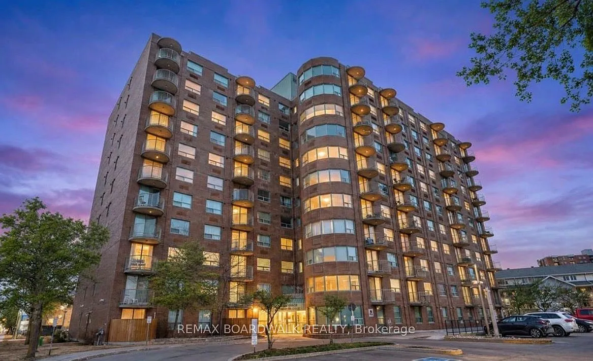 Vista Court — Photo 2