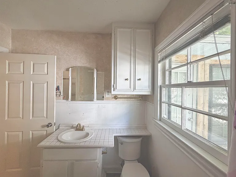 1820 Ardath Ave — Photo 18