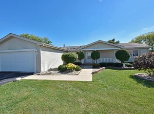 1318 Ascot Ct, Grayslake, IL 60030