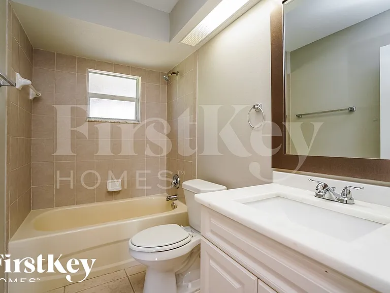 2912 SW 2nd Ave — Photo 13