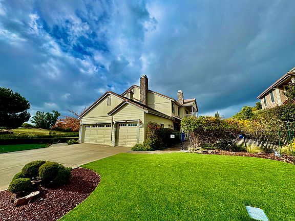 2nd image of 1577 Country Club Dr