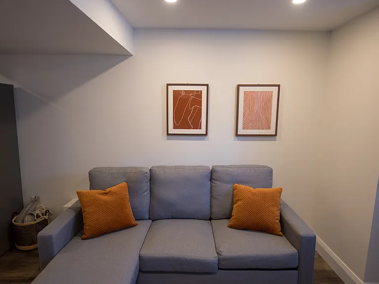 856 Bronson Ave — Photo 20