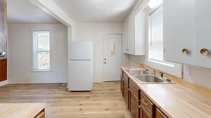106 4th St NE