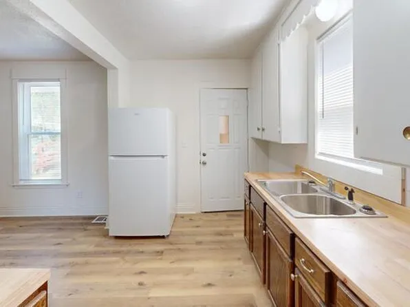 106 4th St NE, Mandan, ND 58554