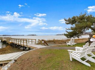 12 Grimes Rd, Old Greenwich, CT 06870