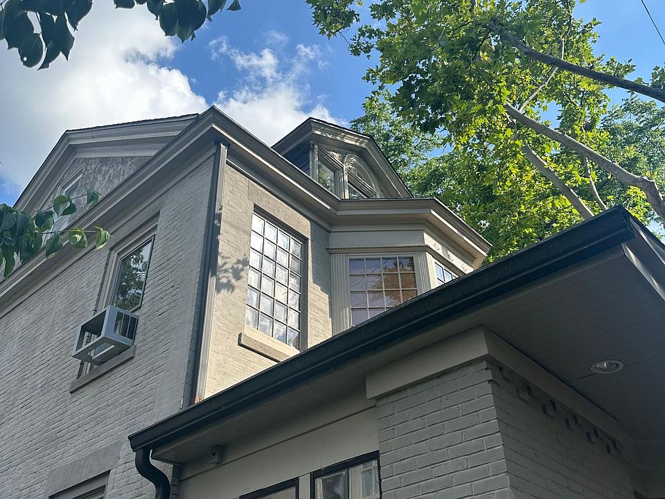 1st image of 18 W Evergreen Ave #1