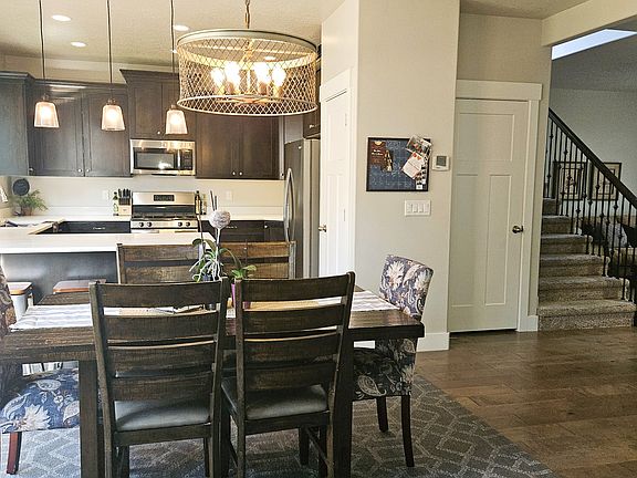 4th image of 828 W Valley View Way