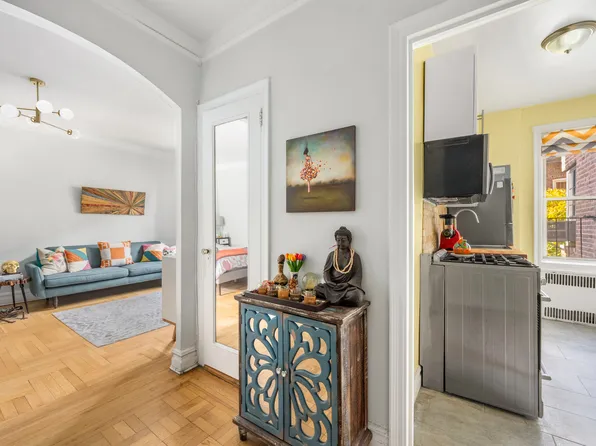 140 8th Avenue image 2 of 6