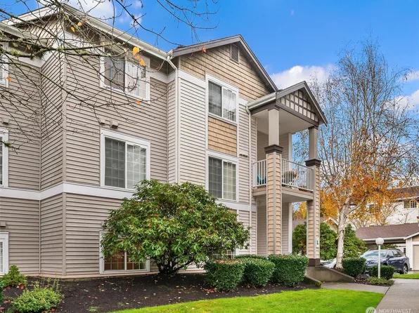 25235 SE Klahanie Boulevard #L104, Sammamish, WA 98029