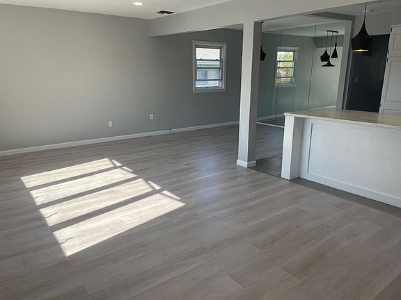 5th image of 20363 27th Ave