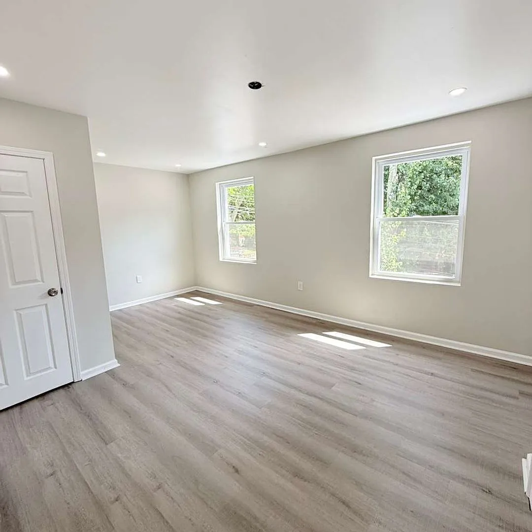 2021 Hampton — Photo 3