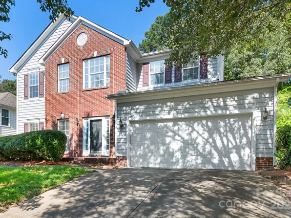 9831 Dauphine Dr, Charlotte, NC 28216