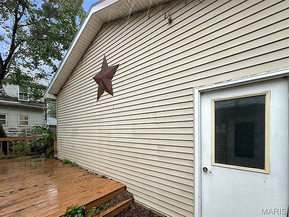 3rd image of 247 W Main St
