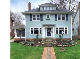 2706 Scarborough Rd, Cleveland Heights, OH 44106