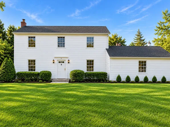2 Ludlow Ln, Hampton Bays, NY 11946