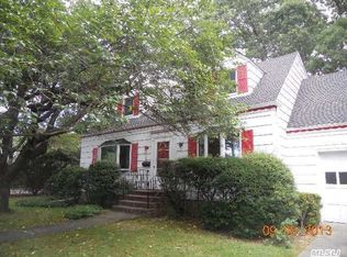 36 Quincy St, Merrick, NY 11566