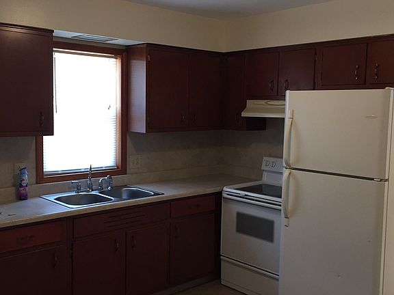 3rd image of 513 W Mill St