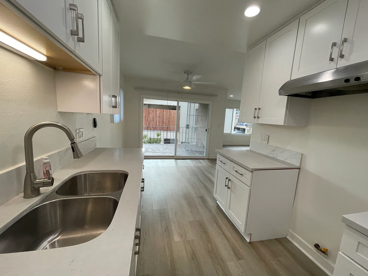 413 N Tustin Ave — Photo 4